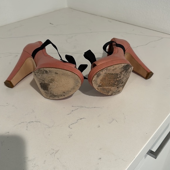 Marc by Marc Jacobs pink heels with black bow detail - Picture 7 of 7